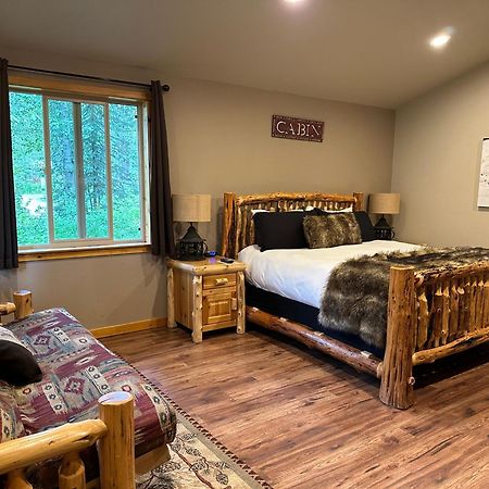 Summit Lake Lodge エクステリア 写真