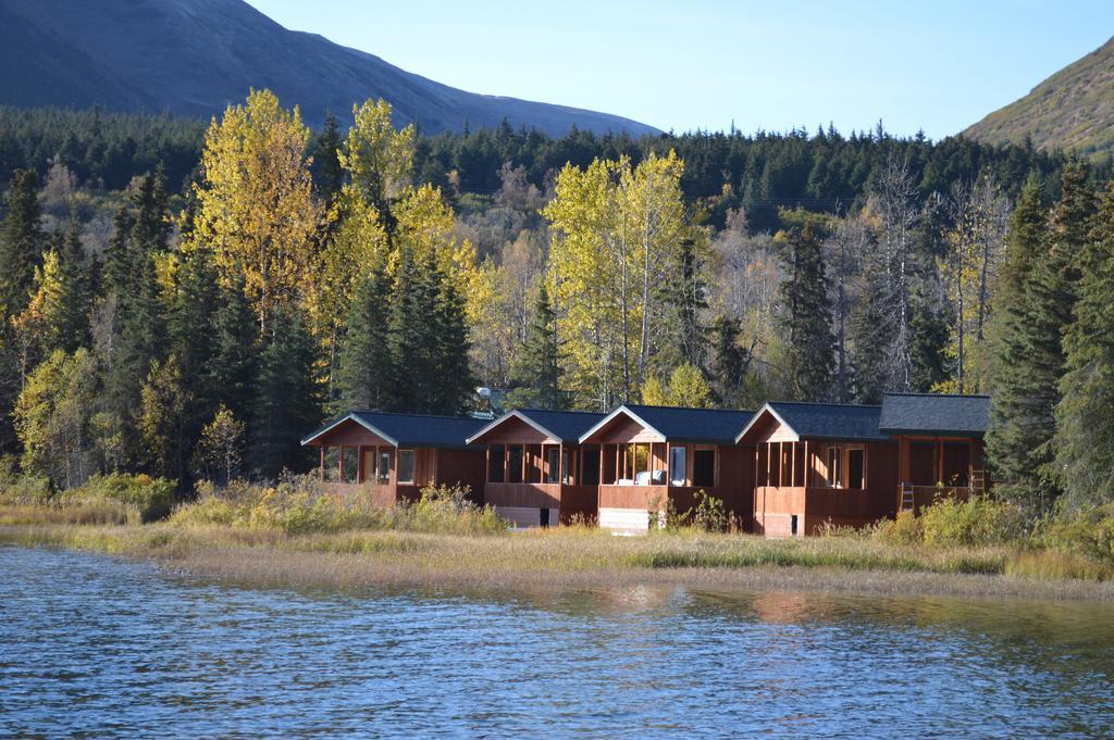 Summit Lake Lodge エクステリア 写真