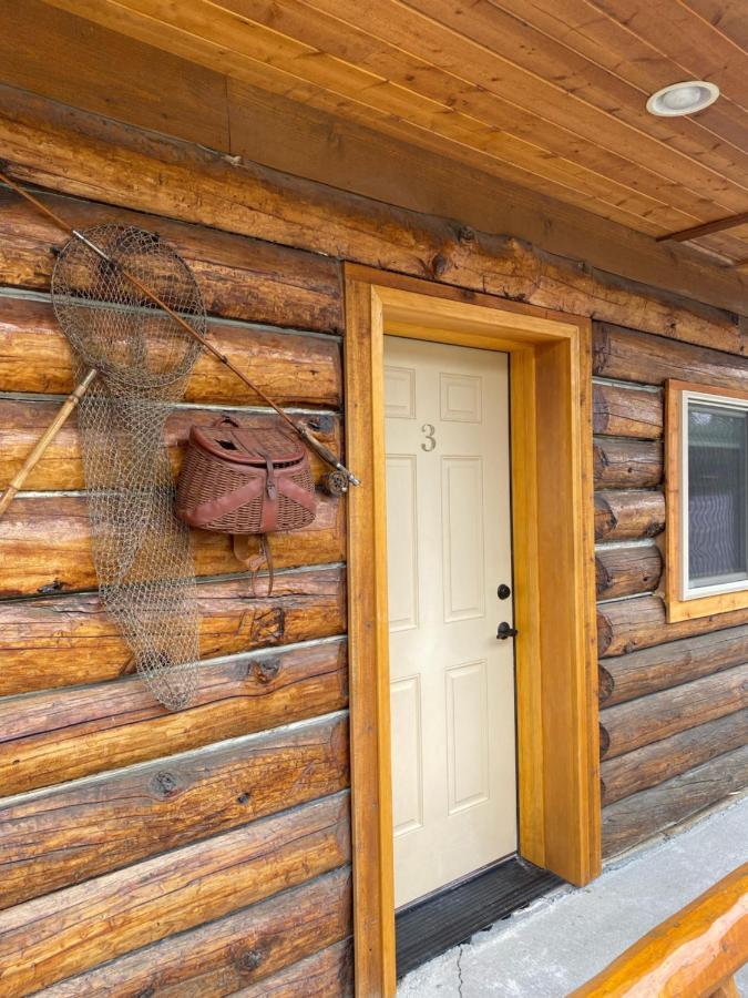 Summit Lake Lodge エクステリア 写真