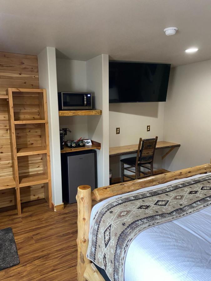 Summit Lake Lodge エクステリア 写真