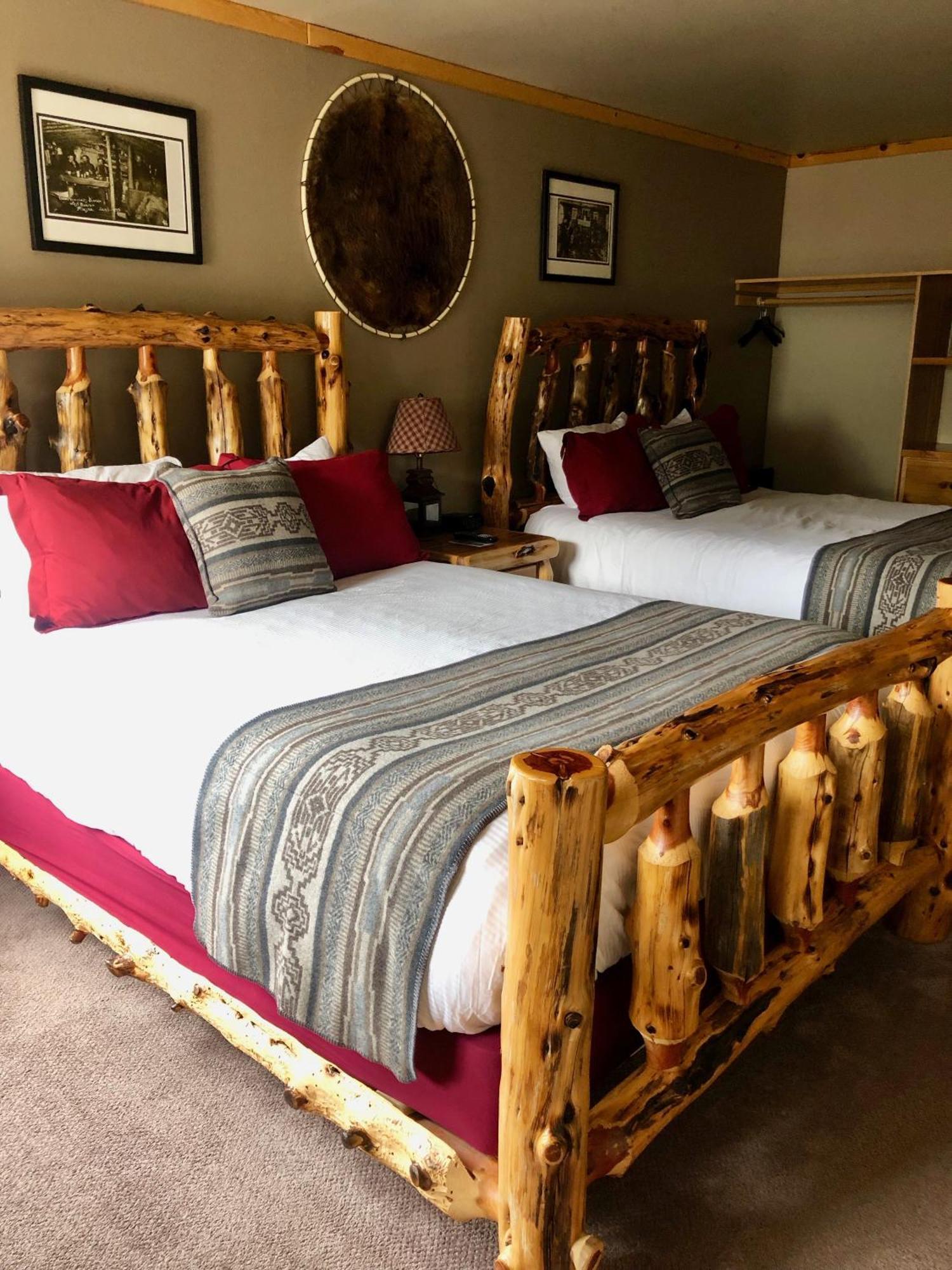 Summit Lake Lodge エクステリア 写真