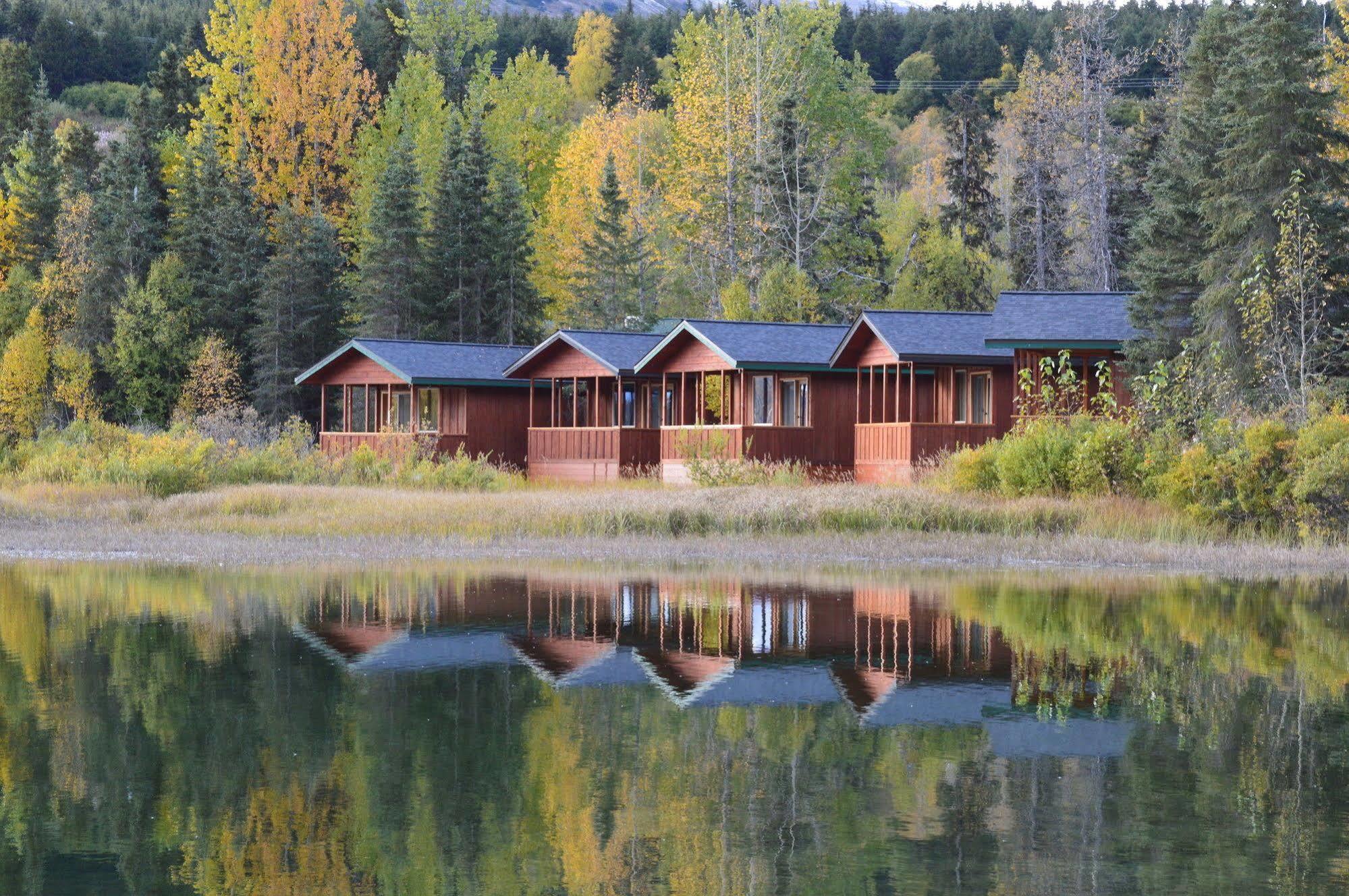 Summit Lake Lodge エクステリア 写真