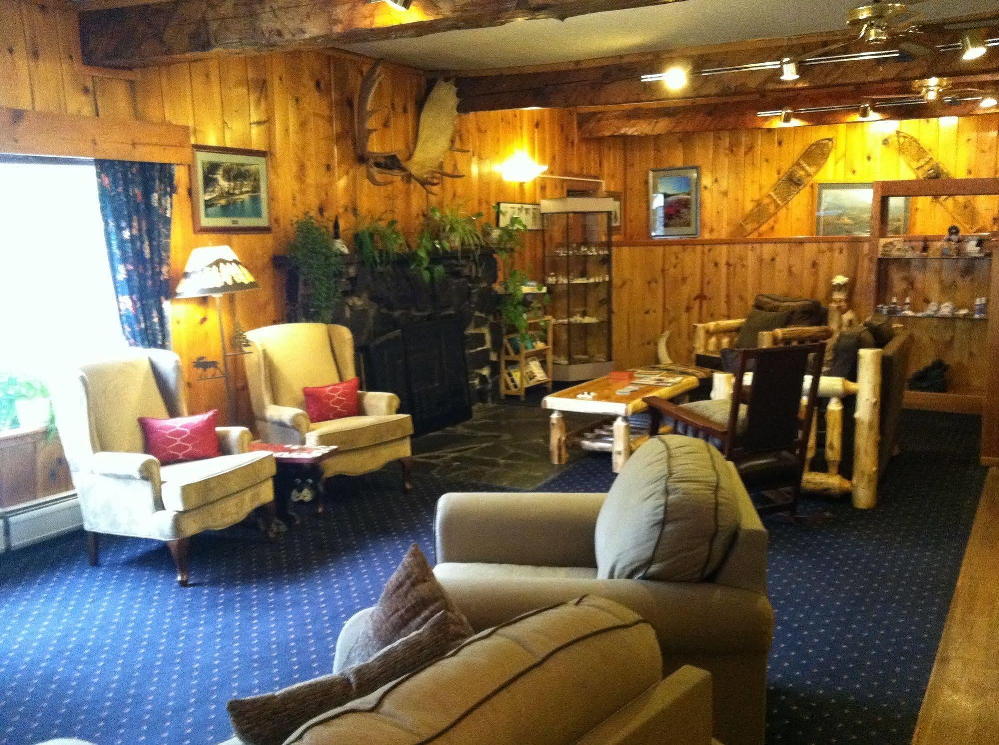 Summit Lake Lodge エクステリア 写真