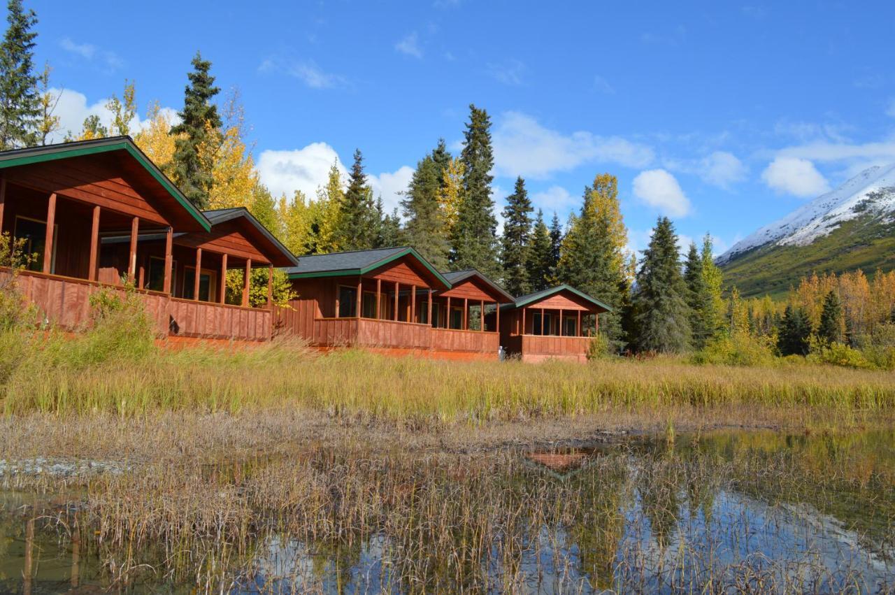 Summit Lake Lodge エクステリア 写真
